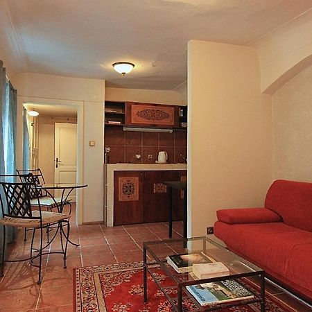 Cool 1 Bedroom Prokopska Apartment In Mala Strana Прага Экстерьер фото