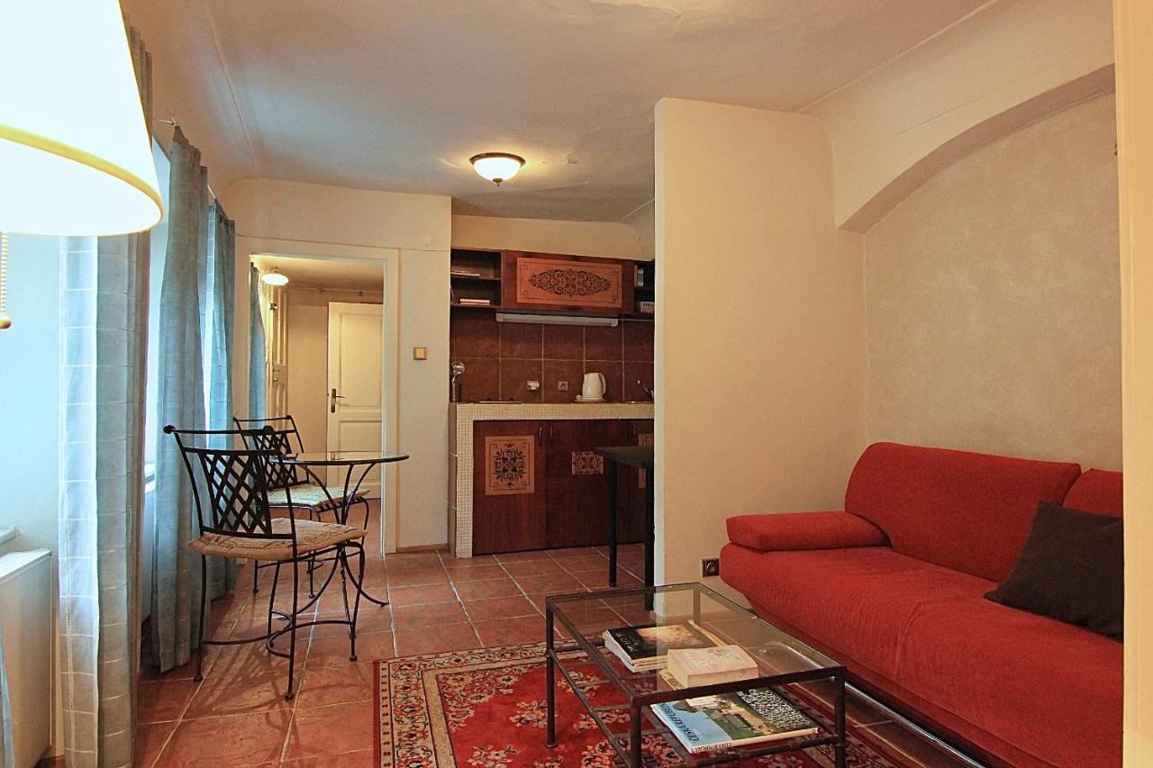 Cool 1 Bedroom Prokopska Apartment In Mala Strana Прага Экстерьер фото